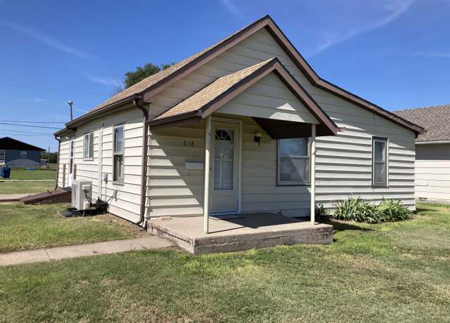 Property at 618 E 6th St, Hays, KS 67601, 3 beds, 1 bath