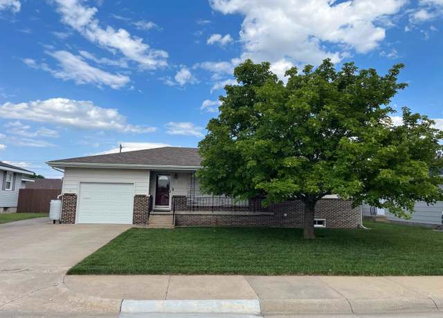 Property at 1720 Marjorie Dr, Hays, KS 67601, 5 beds, 3 baths