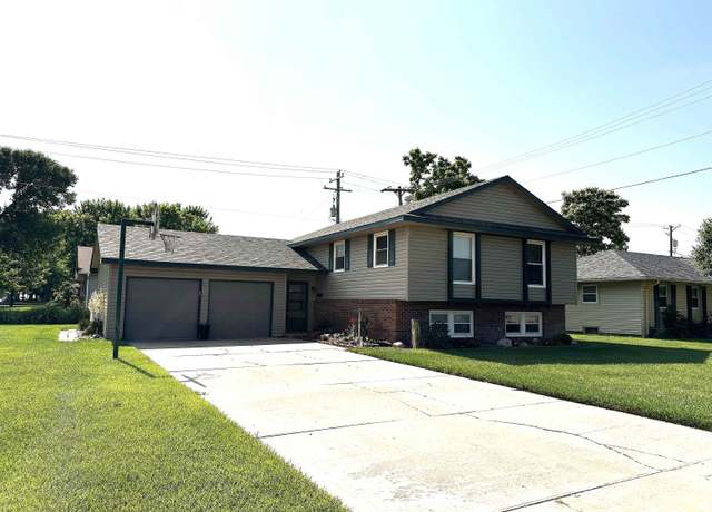 Property at 1501 Cherry Ln, Great Bend, KS 67530, 4 beds, 3 baths