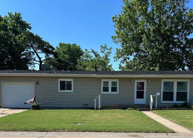 Property at 5819 Aspen Dr, Great Bend, KS 67530, 3 beds, 1.5 baths