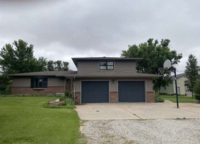 Property at 41 SE 50 Rd, Great Bend, KS 67530, 4 beds, 2 baths