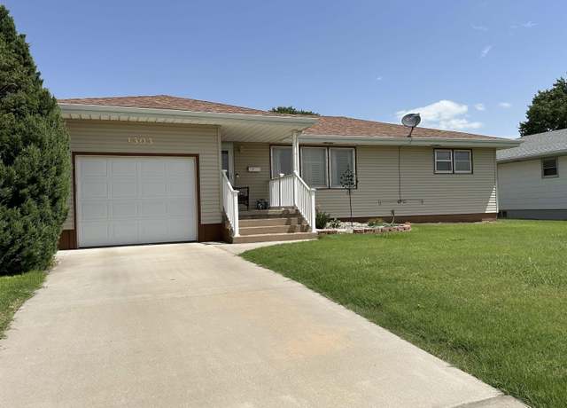 Property at 1303 E 13th St St, Hays, KS 67601, 4 beds, 2 baths