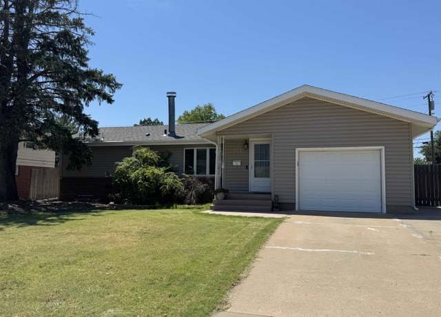 Property at 2719 Willow St, Hays, KS 67601, 4 beds, 3 baths