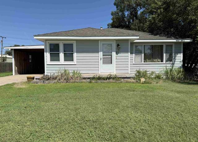 Property at 724 Bowlus St, Jetmore, KS 67854, 5 beds, 2 baths