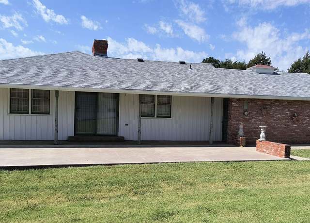 Property at 1003 Bluff Dr Dr, Larned, KS 67550, 5 beds, 3 baths