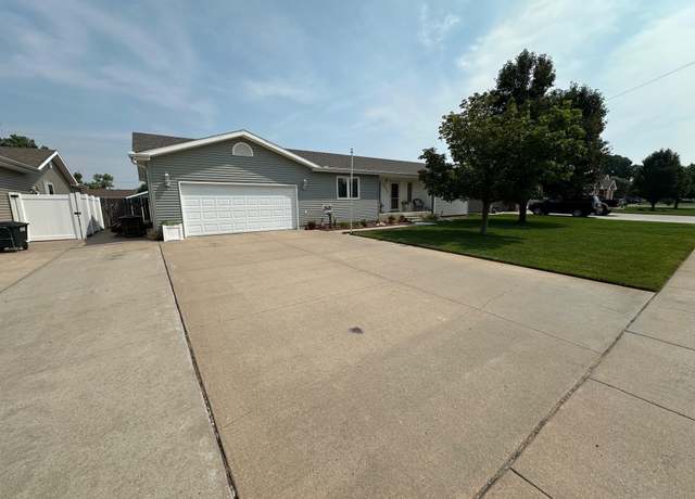Property at 2906 26th St, Great Bend, KS 67530, 5 beds, 3 baths