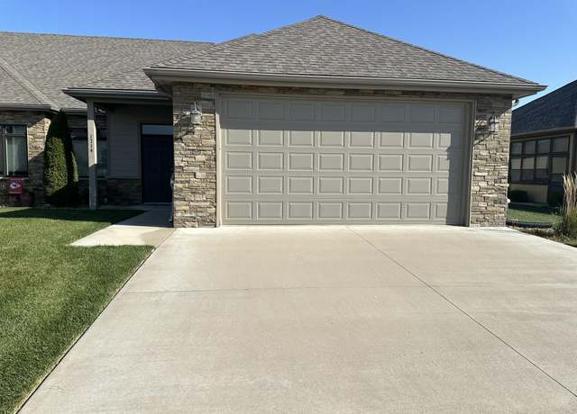 Property at 1714 Oakmont Ave Ave, Great Bend, KS 67530, 3 beds, 3 baths