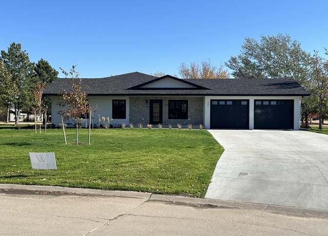 Property at 121 Eves Drive Dr, Russell, KS 67665, 4 beds, 4 baths