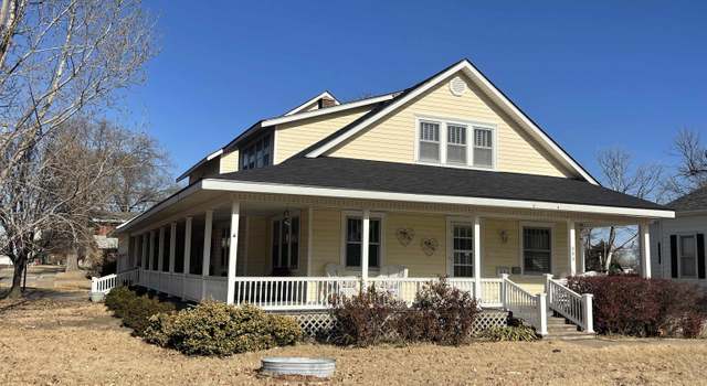 Photo of 305 E 5th St, Russell, KS 67665