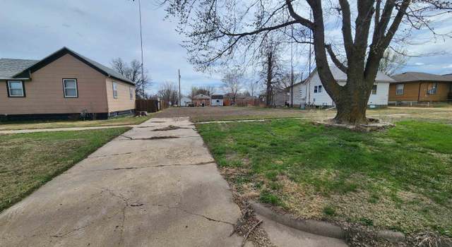 Photo of 734 E Wisconsin St St, Russell, KS 67665