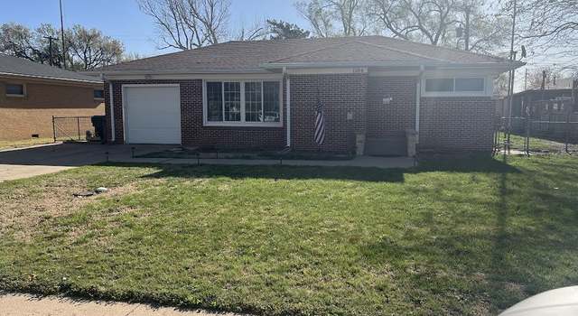 Photo of 1104 N Park St, Hoisington, KS 67544