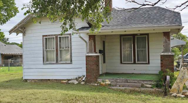 Photo of 103 N Main St St, Russell, KS 67665