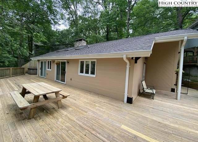 Property at 1300 Laurel Ln, Blowing Rock, NC 28605, 3 beds, 3.5 baths