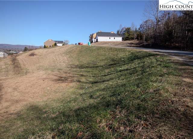 Property at 412 SE Huntington Woods St, Lenoir, NC 28645