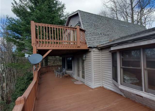 Property at 310 Locust Point Dr, Blowing Rock, NC 28605, 3 beds, 2.5 baths