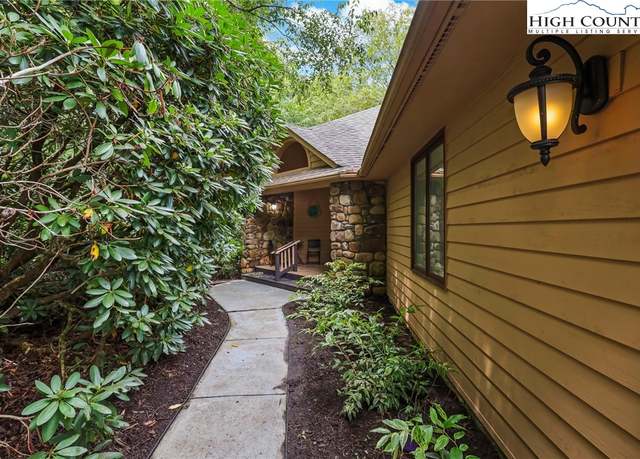 Property at 233 Dugger Dr, Banner Elk, NC 28604, 3 beds, 3.5 baths