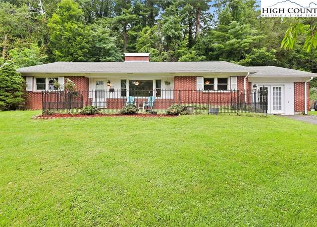 Property at 207 Cherrybrook Ln, Boone, NC 28607, 3 beds, 2 baths