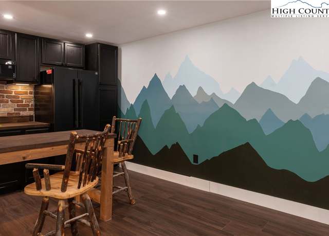Property at 187 Pine Village Ln, Blowing Rock, NC 28605, 4 beds, 4.5 baths