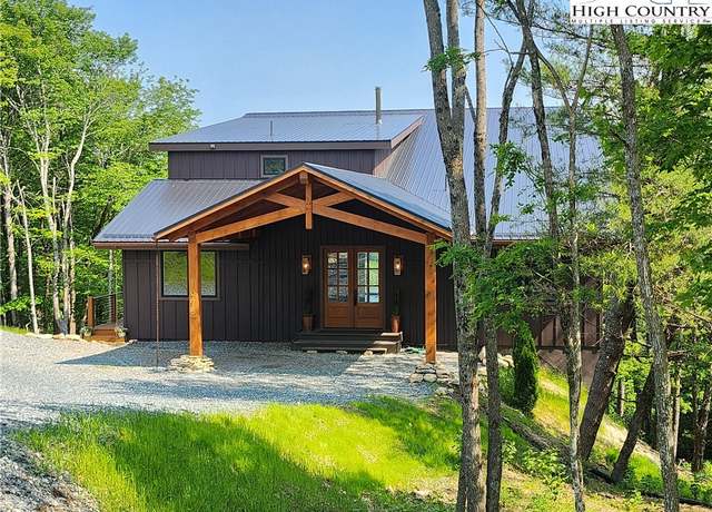 Property at 1075 Center Court Dr, Boone, NC 28607, 3 beds, 4.5 baths