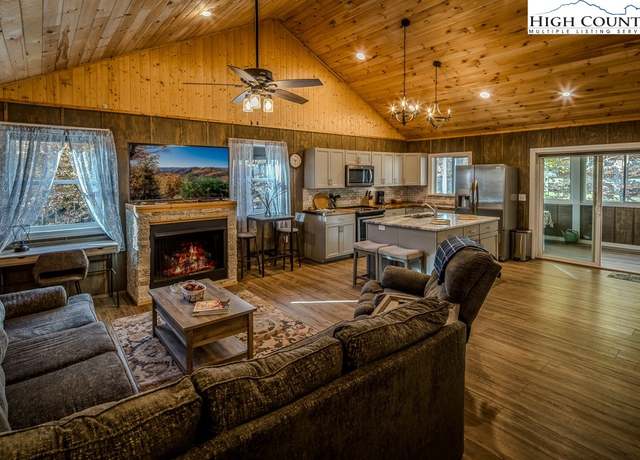 Property at 222 Lake Rd, Beech Mountain, NC 28604, 2 beds, 1.5 baths