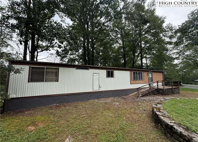 Property at 229 Fair Park Dr, Blowing Rock, NC 28605, 2 beds, 1.5 baths