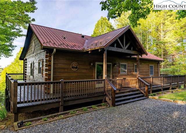 Property at 587 Ore Knob Manor Rd, Jefferson, NC 28640, 3 beds, 3 baths