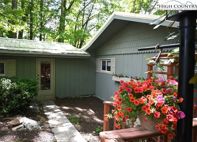 Property at 220 Skyline Rd, West Jefferson, NC 28694, 4 beds, 2 baths