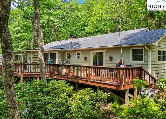 Property at 157 Twisted Laurel Ln, Blowing Rock, NC 28605, 3 beds, 2 baths