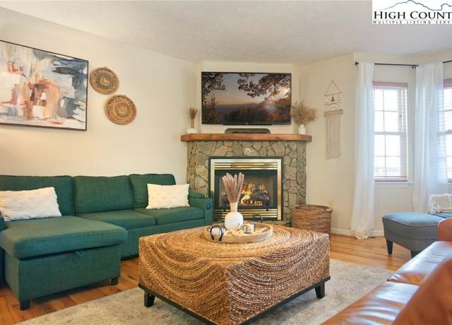 Property at 136 Deer Ridge Ln #1, Blowing Rock, NC 28605, 2 beds, 3 baths