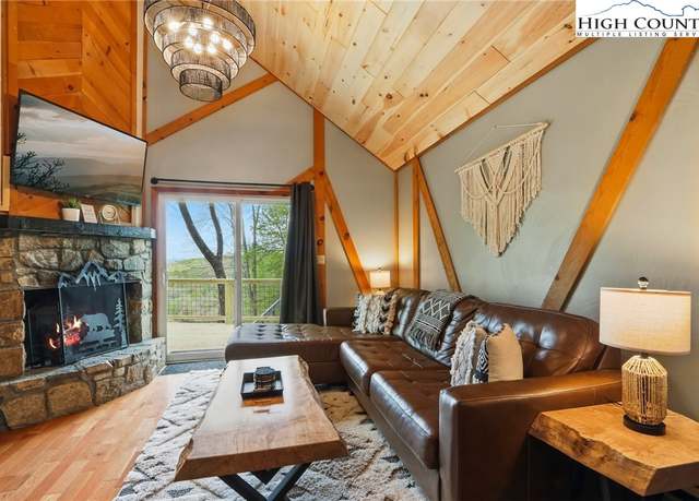 Property at 101 Fawn Ln, Beech Mountain, NC 28604, 2 beds, 2 baths