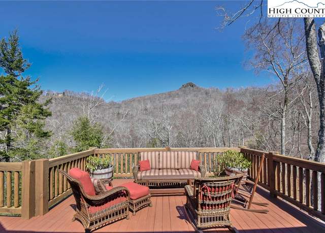 Property at 672 Tyneloch Dr, Banner Elk, NC 28604, 3 beds, 2.5 baths