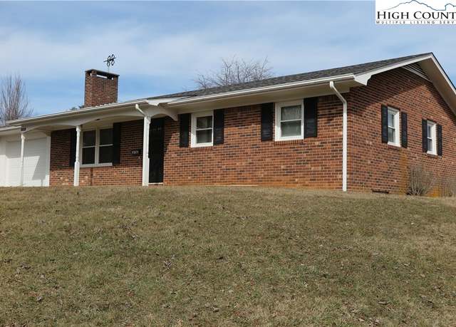 Property at 134 Carson Blvd, Sparta, NC 28675, 3 beds, 1.5 baths