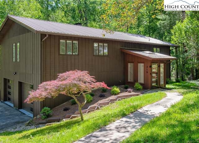 Property at 219 Hillandale Dr, Boone, NC 28607, 4 beds, 3 baths