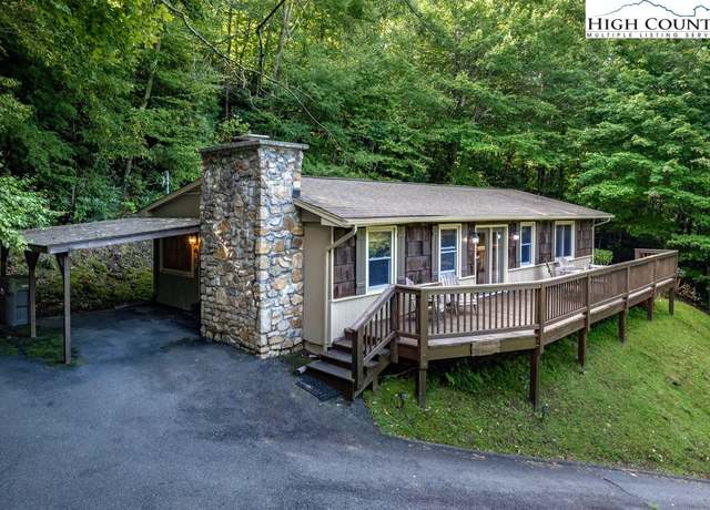 Property at 150 Ivy Ct, Banner Elk, NC 28657, 2 beds, 2.5 baths