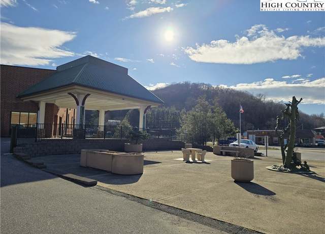 Property at 207 Hice Ave #207, West Jefferson, NC 28694, 2 beds, 2.5 baths