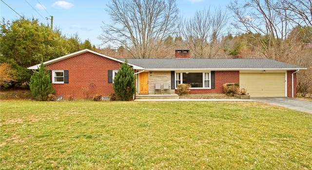 Photo of 297 W Circle Dr, Vilas, NC 28692