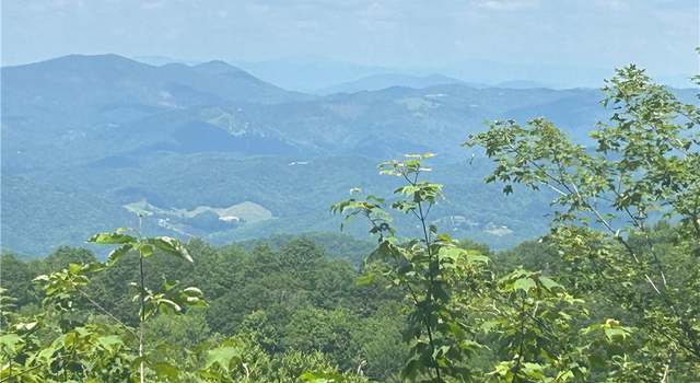 Photo of 112 Red Oak Rd, Beech Mountain, NC 28604
