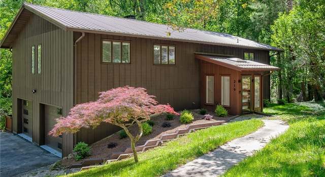 Photo of 219 Hillandale Dr, Boone, NC 28607