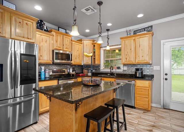 Property at 2607 Old Union Rd, Lufkin, TX 75904, 3 beds, 2.5 baths