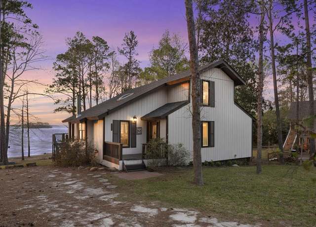 Property at 130 Boxwood Ln, Brookeland, TX 75931, 4 beds, 2.5 baths
