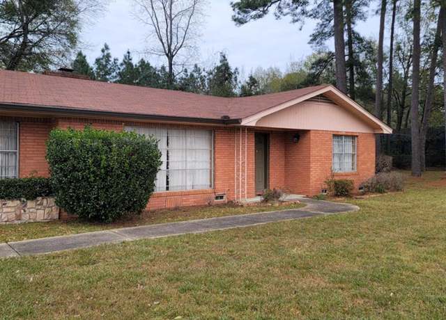 Property at 140 E Gibson St, Jasper, TX 75951, 3 beds, 3 baths