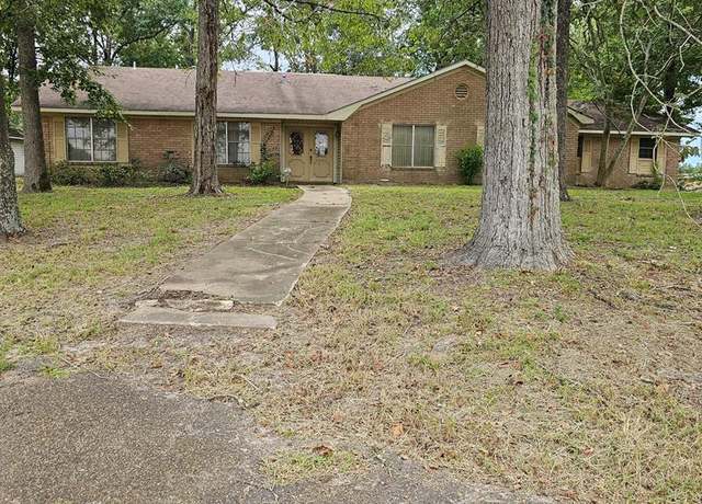 Property at 3900 SE Stallings Dr, Nacogdoches, TX 75961, 3 beds, 2 baths
