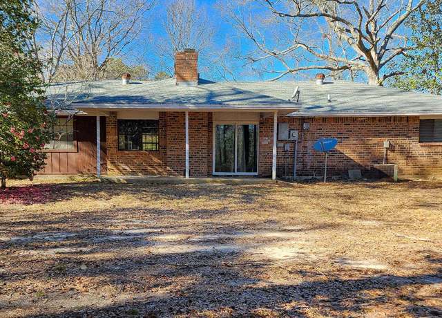 Property at 713 Emerald Dr, Jasper, TX 75951, 3 beds, 2 baths