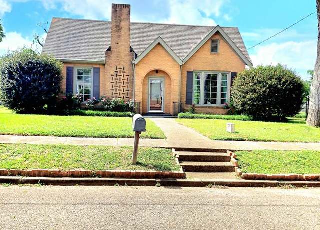 Property at 208 E Livingston St, San Augustine, TX 75972, 5 beds, 1.5 baths