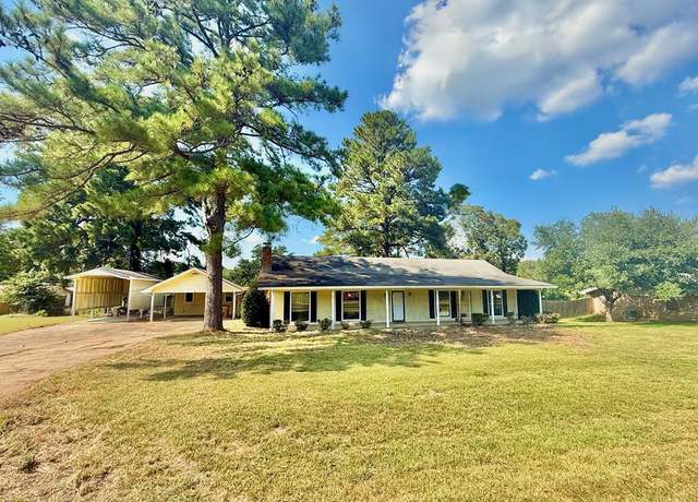 Property at 131 Erwin St, Hemphill, TX 75948, 3 beds, 2 baths
