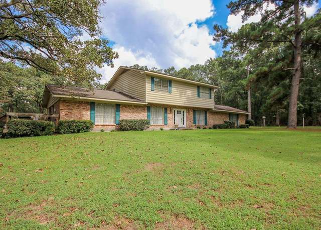 Property at 1502 Brentwood Dr, Lufkin, TX 75901, 5 beds, 3.5 baths