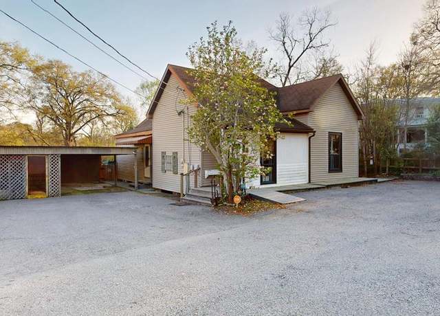 Property at 437 W Houston St, Jasper, TX 75951, 2 beds, 1.5 baths