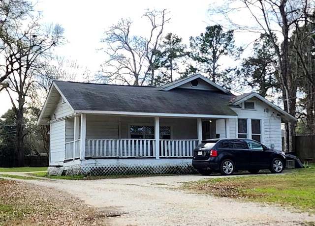 Property at 275 Walker St, Center, TX 75935, 3 beds, 2 baths