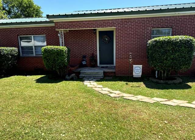 Property at 231 Miller St, Alto, TX 75033, 3 beds, 2 baths