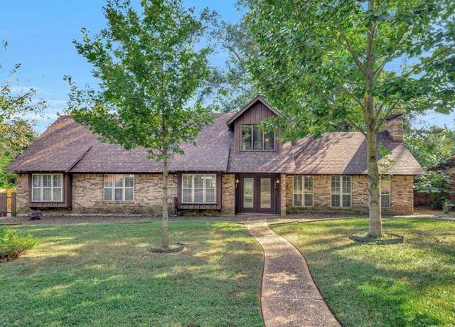 Property at 408 Burrows St, Nacogdoches, TX 75965, 5 beds, 2.5 baths